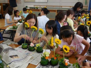 親子の協同作業で作品作り